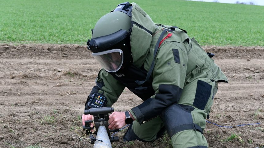 Военни екипи за обезвреждане на боеприпаси повишиха уменията си в Белене (+СНИМКИ)