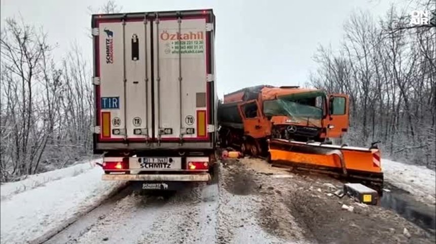 Катастрофа между ТИР и снегорин затвори пътя Русе - Бяла