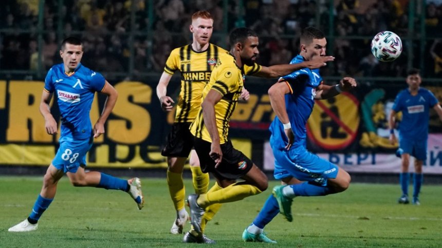 Високо напрежение между Славчев и фенове след загубата на "Левски"