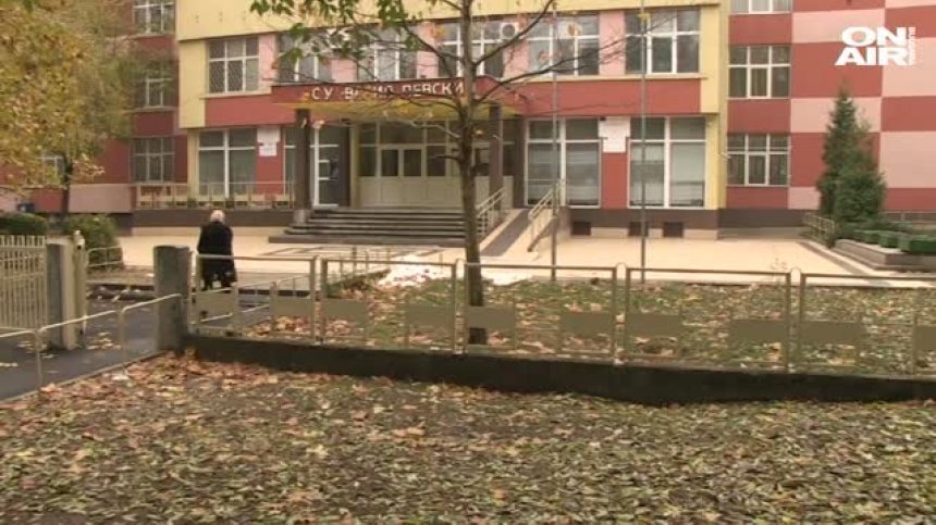 Заради момиче: Жесток побой над момче в училищен двор в Русе