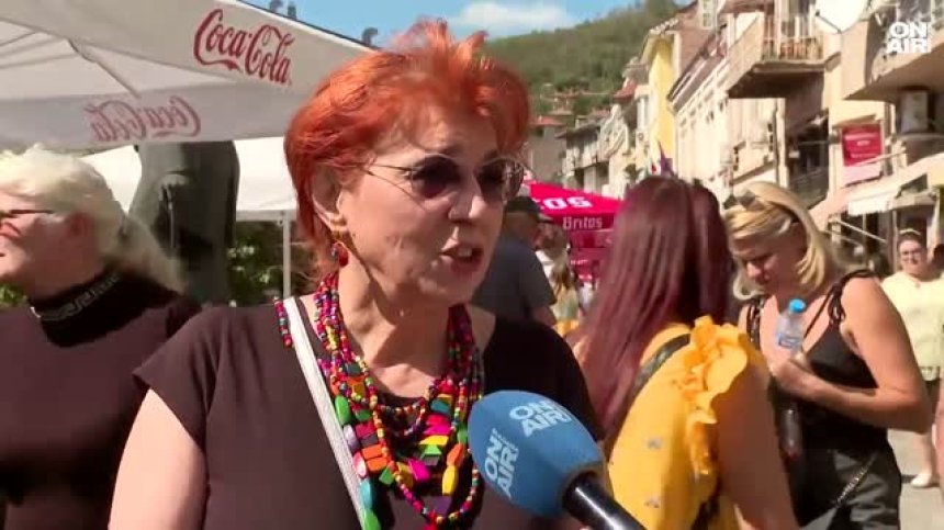 Хоро и българското знаме във Велико Търново в навечерието на празника (ВИДЕО)