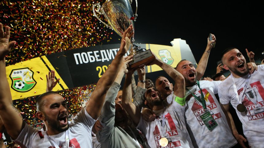 ЦСКА изпраща златни медали от Купата към различни точки по света