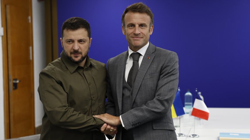 Макрон успокои Зеленски: Вниманието на Франция остава насочено към Украйна