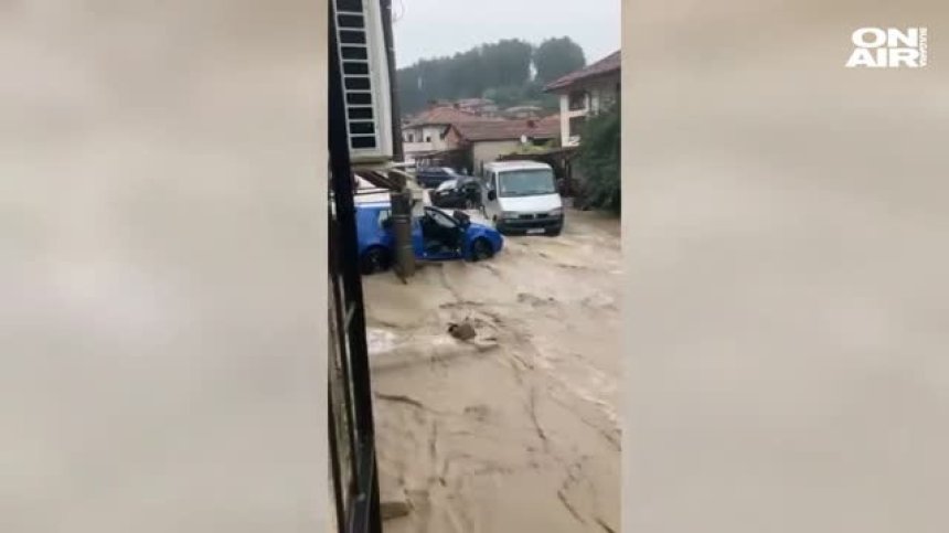 Невиждана буря помете Котел, сформиран е кризисен щаб