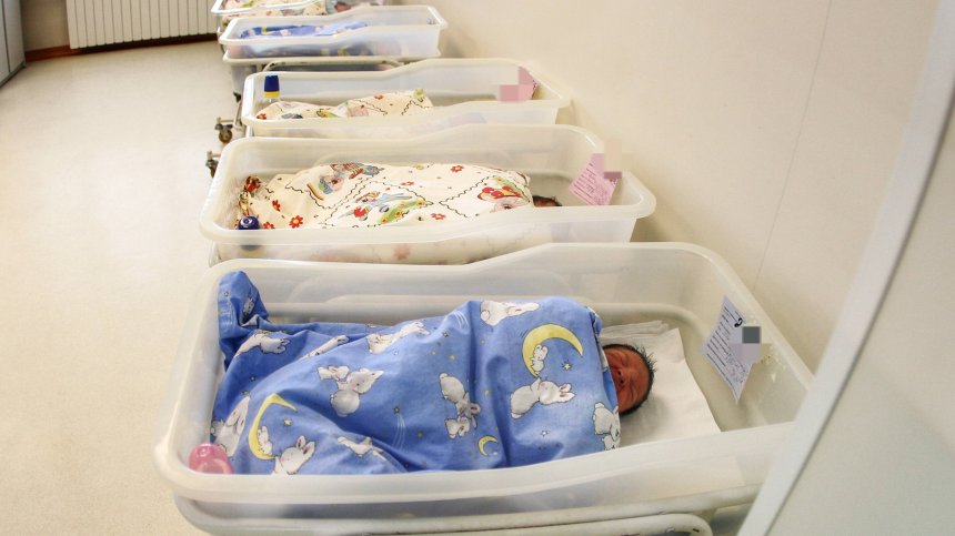 Бебето плаче - каква е точната причина и какво да направим?