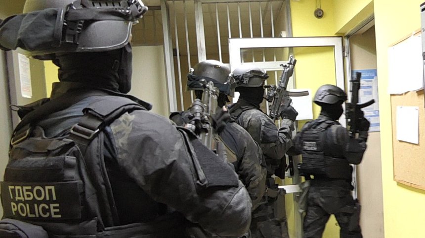 Разбиха група за купуване на гласове, лихварство и изнудване