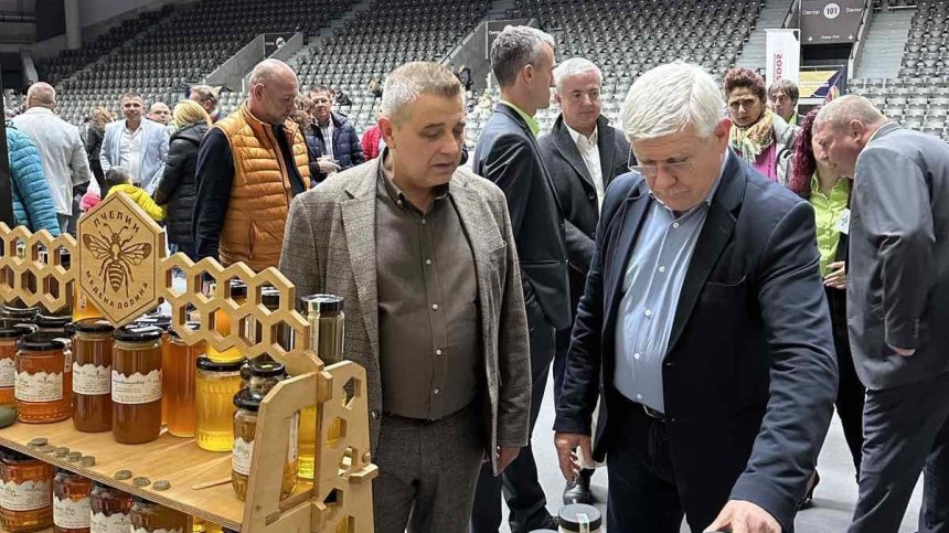 Министър Вътев: Облекчихме продажбата на храни от животински произход на фермерските пазари