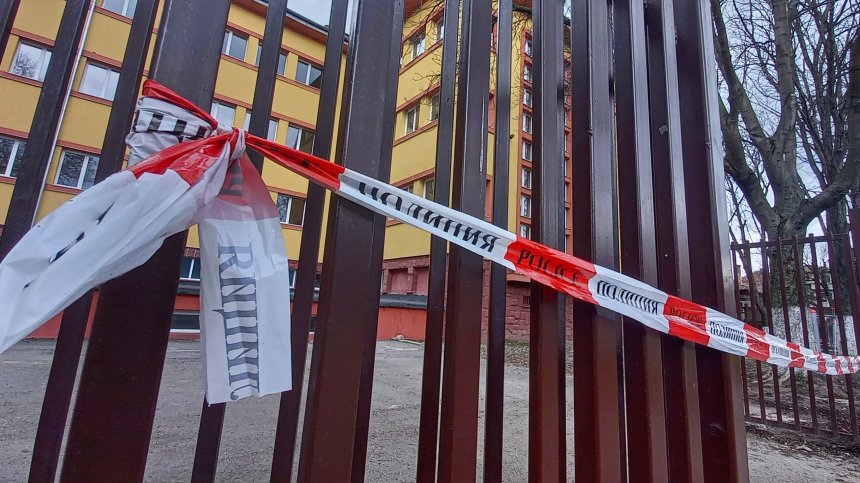 Има задържан за бомбените заплахи в училищата