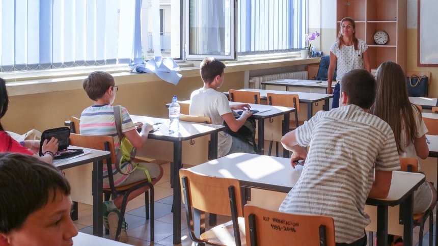 Добра новина за бюджета на семействата с ученици - МС даде 93 млн. лв. за учебници