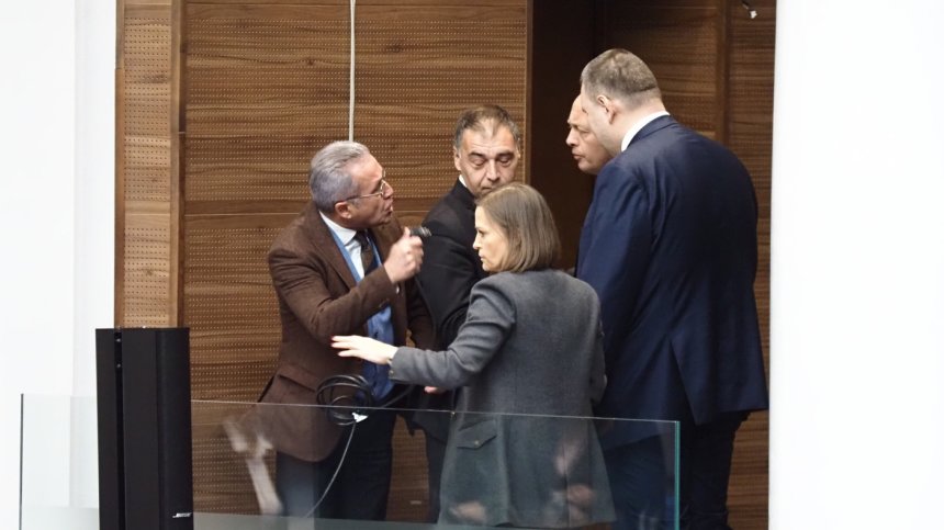 Цонев готов да се бие за парите на българина, депутатите дават 4 млн. лв. за ремонт на НС
