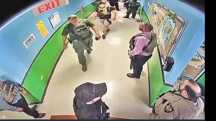 Позор за полицията в Тексас: 400 полицаи не успели да спрат стрелеца в училището