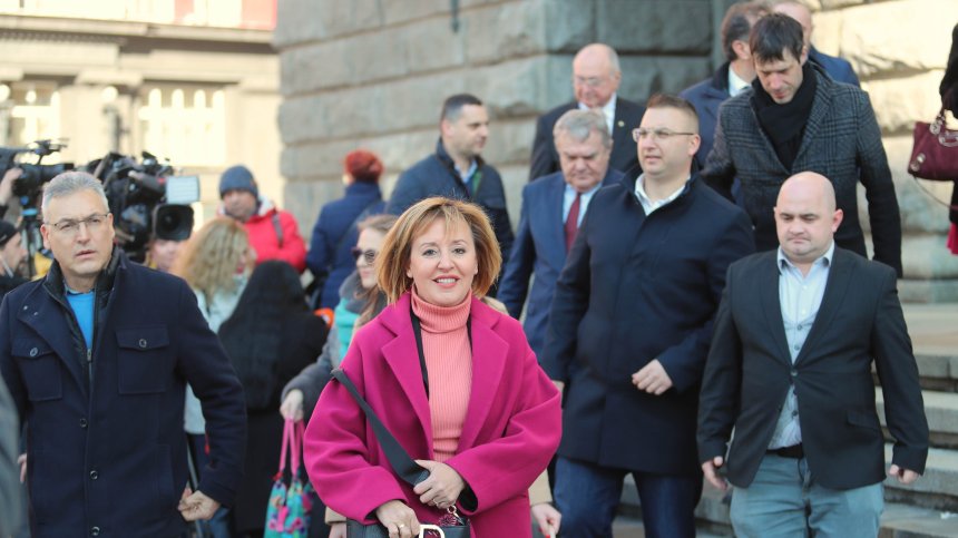 Манолова: Икономически силните се толерират за сметка на обикновените хора