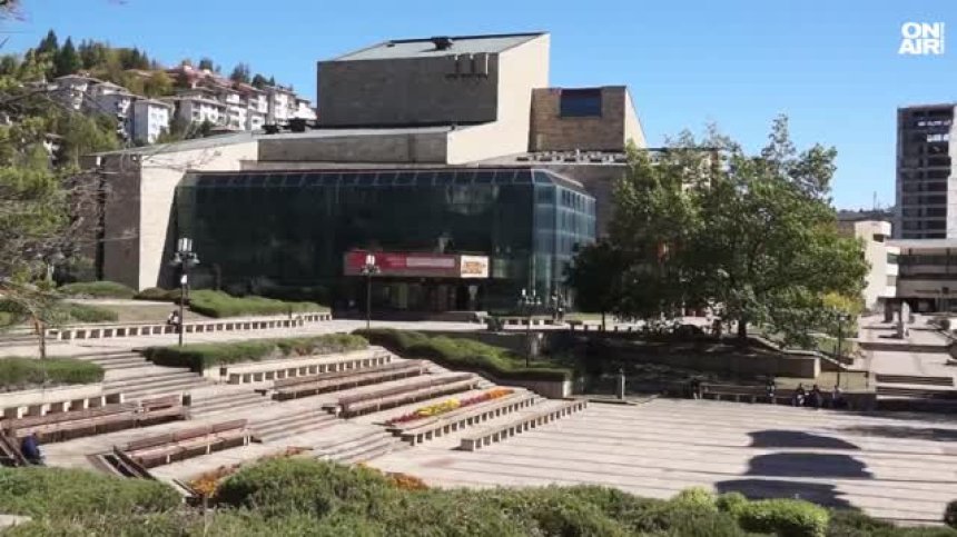 Държавата слага край на източването на пари чрез театрите