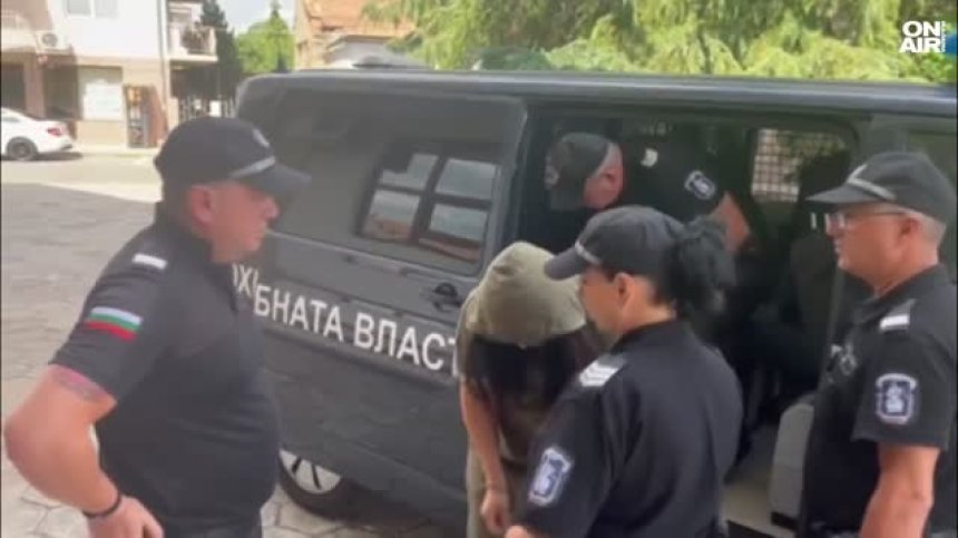 Съдът решава за ареста на задържаните за нелегалната цигарена фабрика край Момково