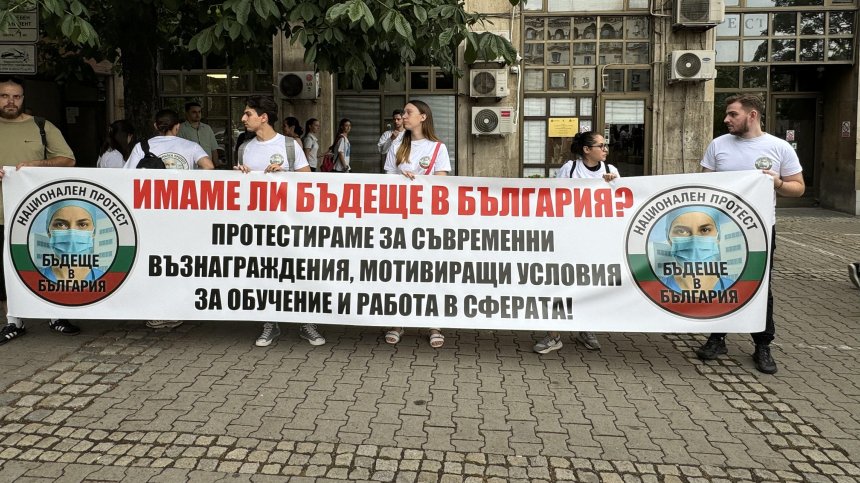 Заплатите на лекарите ще бъдат увеличени, но младите медици ще протестират