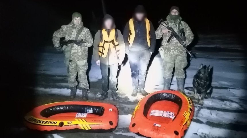 Куче хвана двама украинци, бягащи от войната към Унгария (+ВИДЕО)