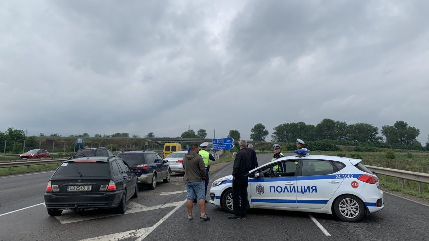 Две реки преляха, блокираха движението по Подбалканския път