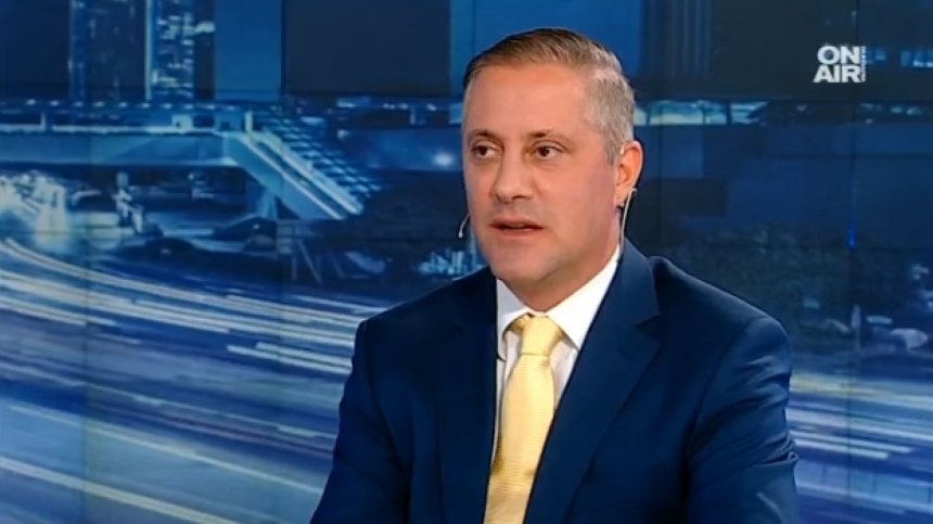 Отново искат оставката на Божидар Лукарски, а той - "няма лична драма"
