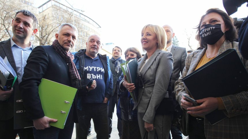 Манолова: Няма значение чия е шахтата, МС да подкрепи семейството