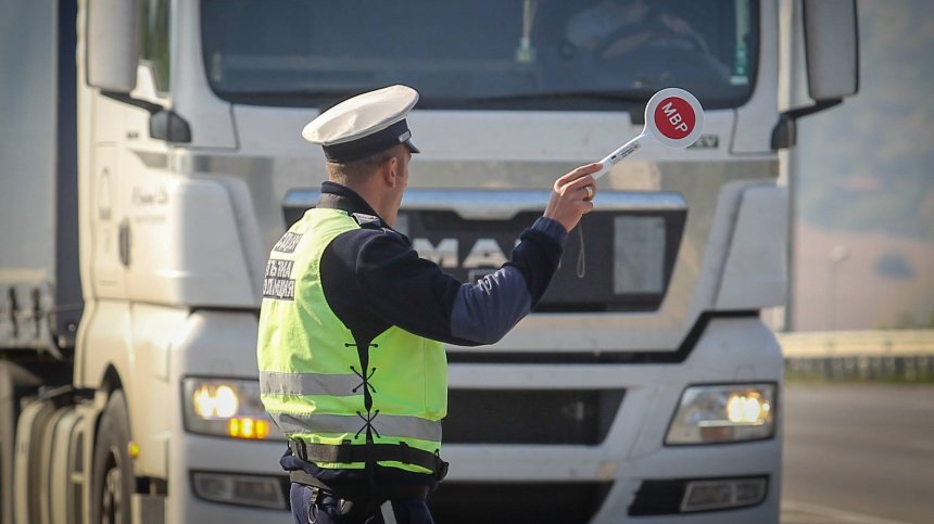 Спипаха десетки пияни и дрогирани на пътя, продължават да отказват тестове