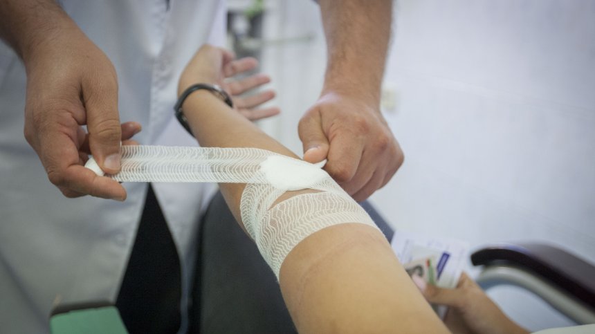 Благородна кауза в Бургас - безплатна вечеря за туристите срещу кръводаряване