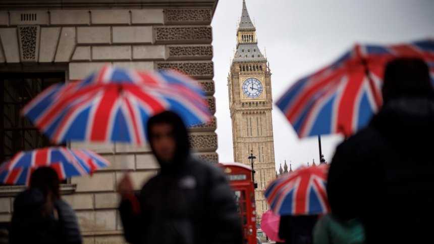 Предупреждение от Лондон за опасност от наводнения, силни бури и обилен сняг