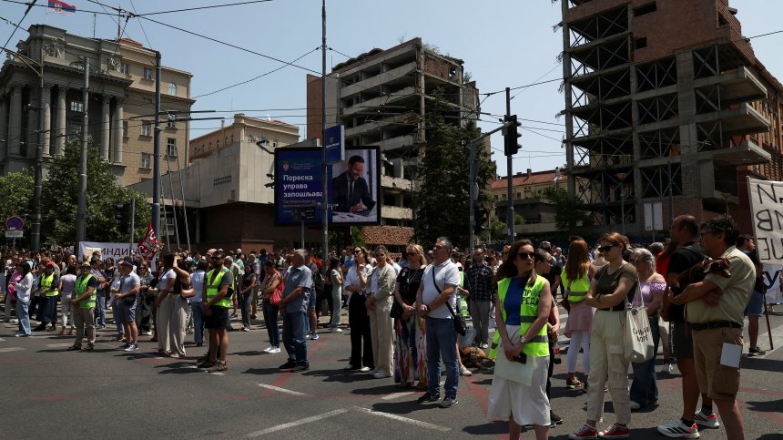 Протестиращи студенти блокираха главни улици в Белград