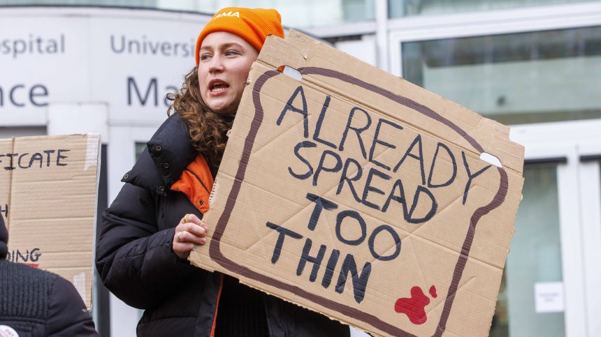 6-дневна стачка започват младшите лекари в Англия