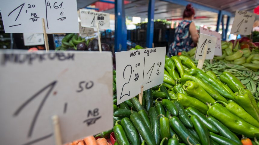 Потребителската кошница поскъпна с 2 лв. за седмица