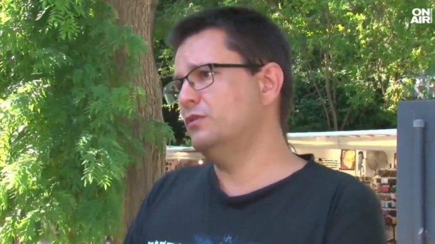 Скандал в Бургас: Автобус тръгна с непълнолетно момиче без родителите му