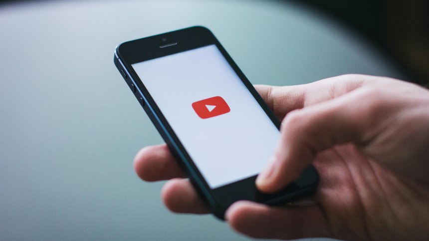 Изкуствен интелект ще следи възрастта на потребители в YouTube