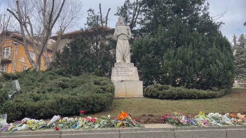 Велико Търново отбеляза 150 години от обесването на Левски с поклонение и венци