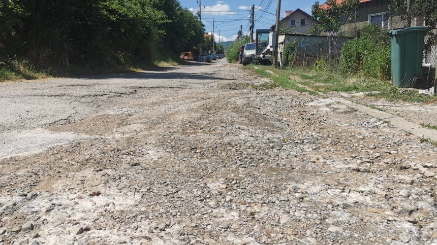 Пътищата в София: Силно амортизирани улици, огромни дупки, разбити тротоари