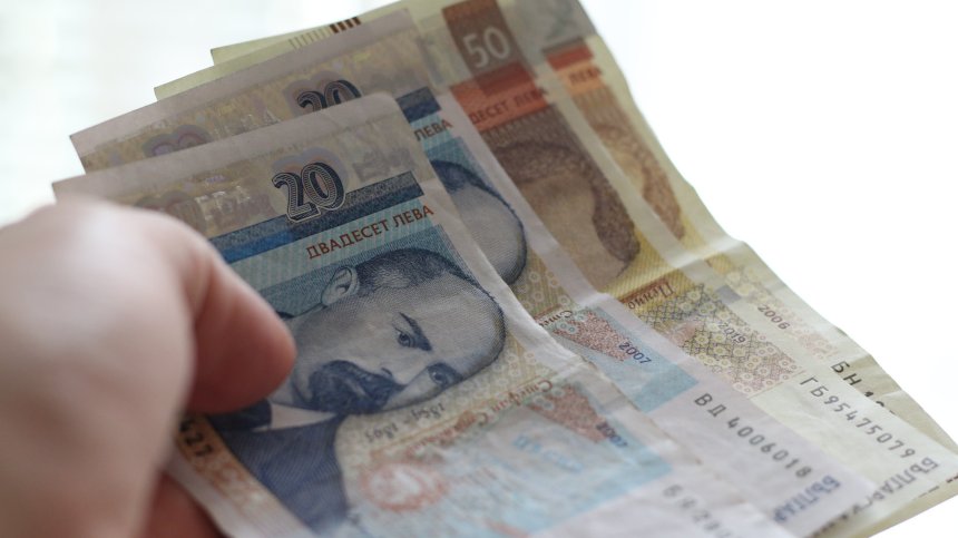 Вдигат минималната пенсия с близо 14% от 1 юли, става 250 лв.