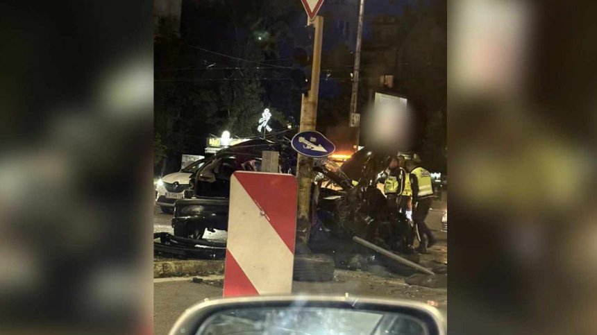 Жив е шофьорът от катастрофата в светофар в София