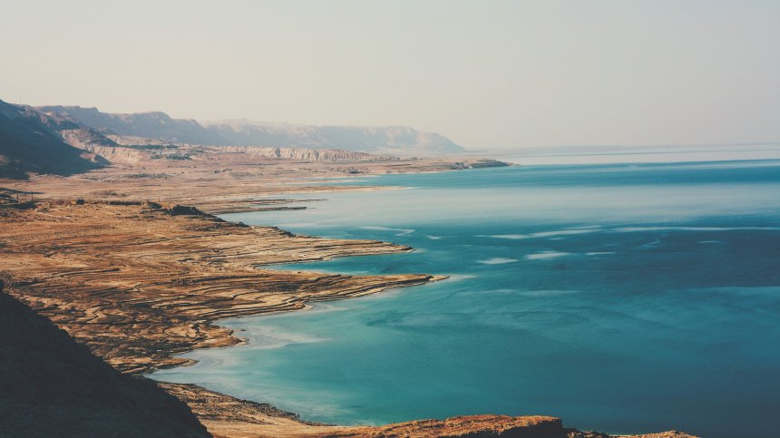 Мъртво и Аралско море: Как бреговете бавно се превръщат в пустиня