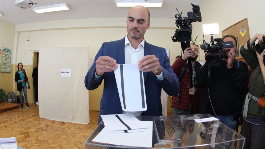 Борислав Игнатов гласува
