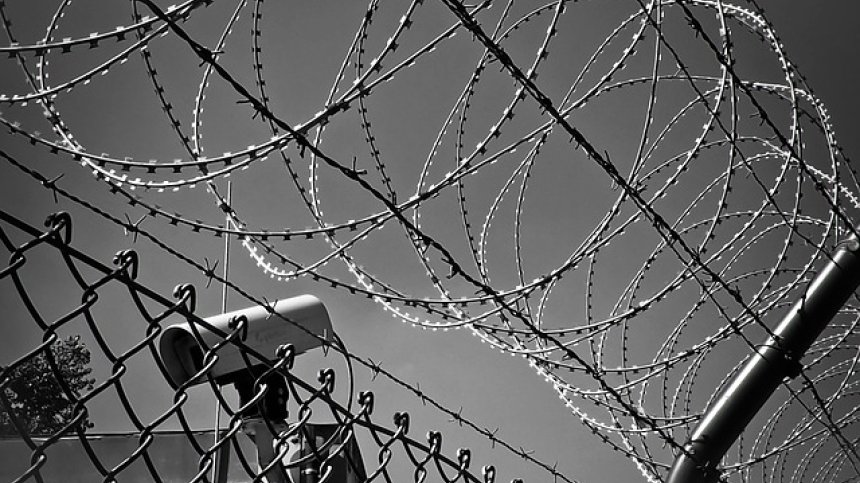 Сърбия формира три нови военно-полицейски екипа срещу трафика на бежанци