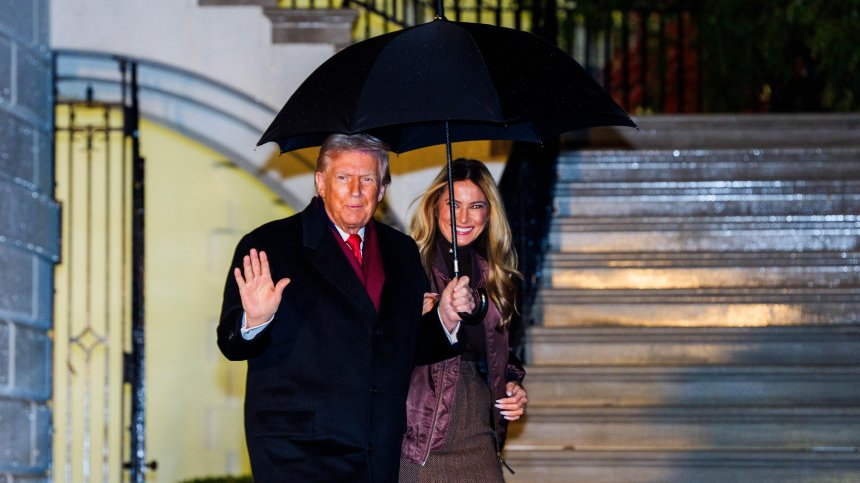 Умора и стареене: Тръмп се сблъсква с реалностите на възрастта (+СНИМКИ)