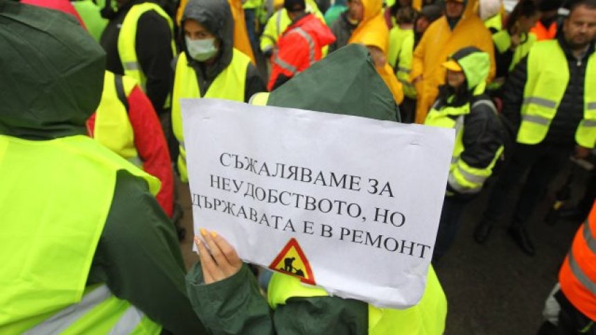 Над 800 служители на "Автомагистрали - Черно море" са със забавени възнаграждения