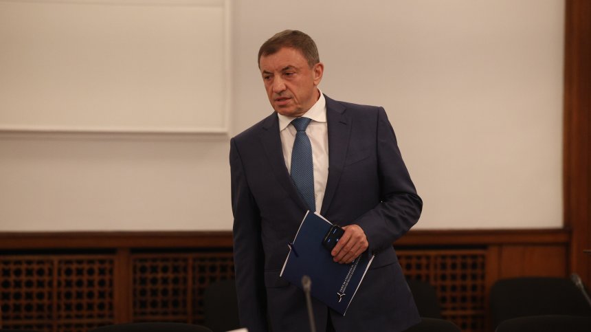 Близки и приятели изпращат Алексей Петров в последния му земен път