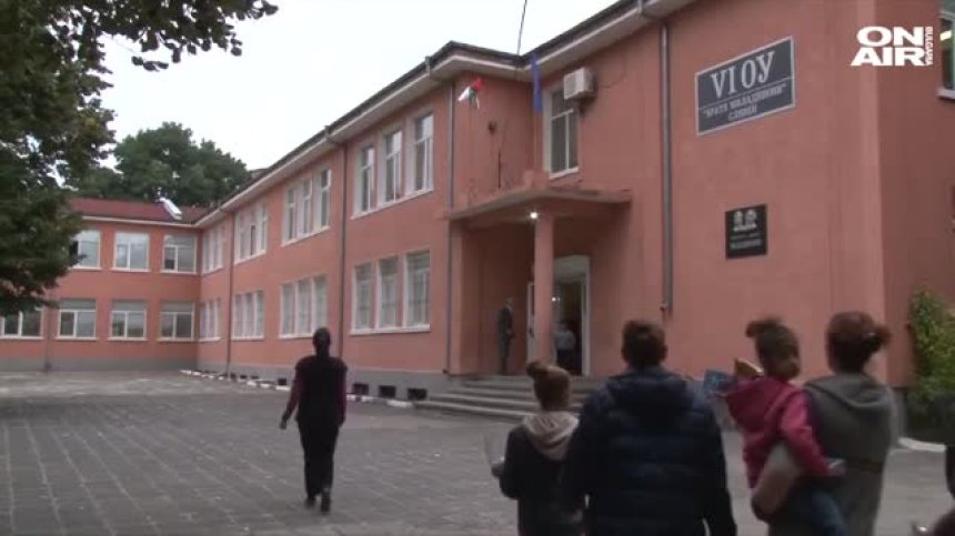 Замесиха служител на МО в скандала с отнемането на ромски деца (обновена)