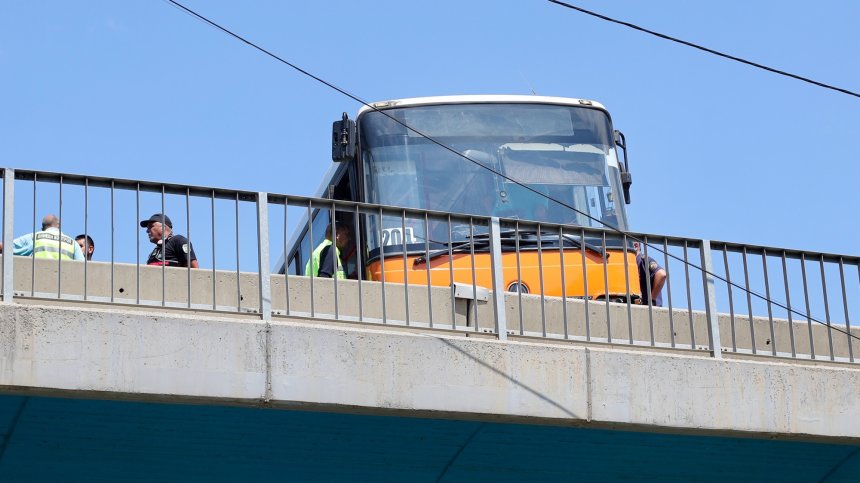 Катастрофата с автобус на столичния бул. "Цариградско шосе" в СНИМКИ