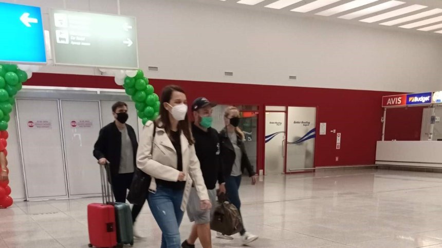 Празнично посрещнаха първите за сезона редовни и чартърни полети на "България Еър“ до Бургас