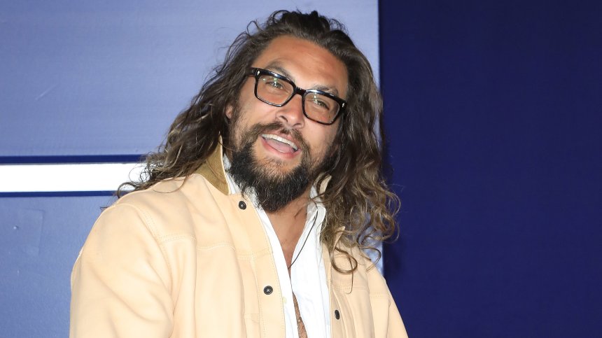 Без дом и сам, но не му пречи: Джейсън Момоа разкри как живее