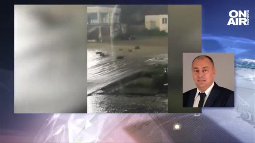 Сложна обстановка край Криводол: Улици се превърнаха в реки, водата понесе пчелни кошери