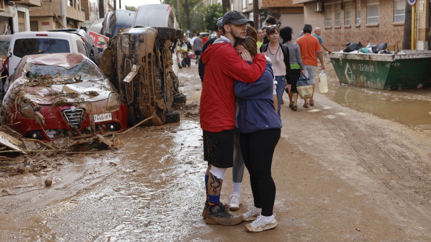 Жителите на Валенсия започват живота си от нулата: "Следващите дни ще бъдат тежки"