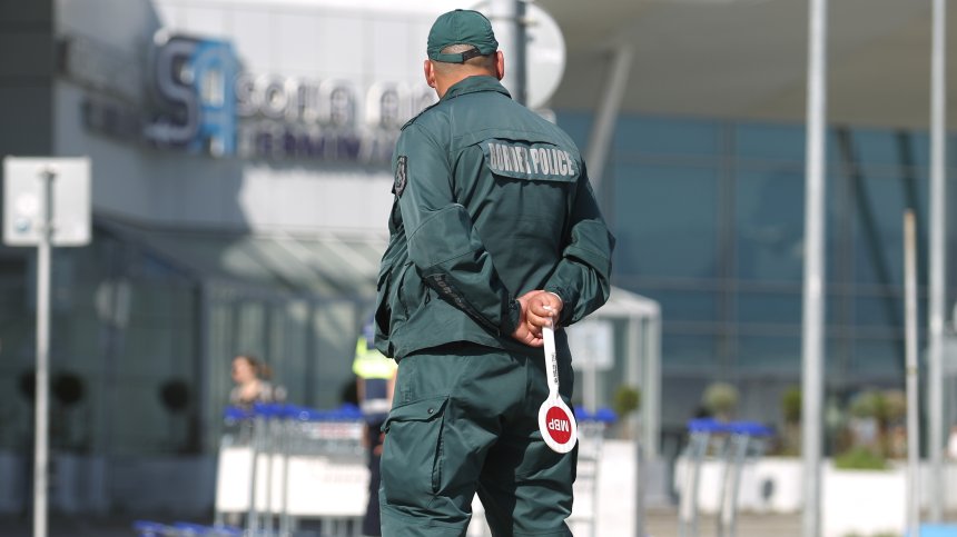 Фалшив се оказа сигналът за бомба на борда на самолет от Дубай до София