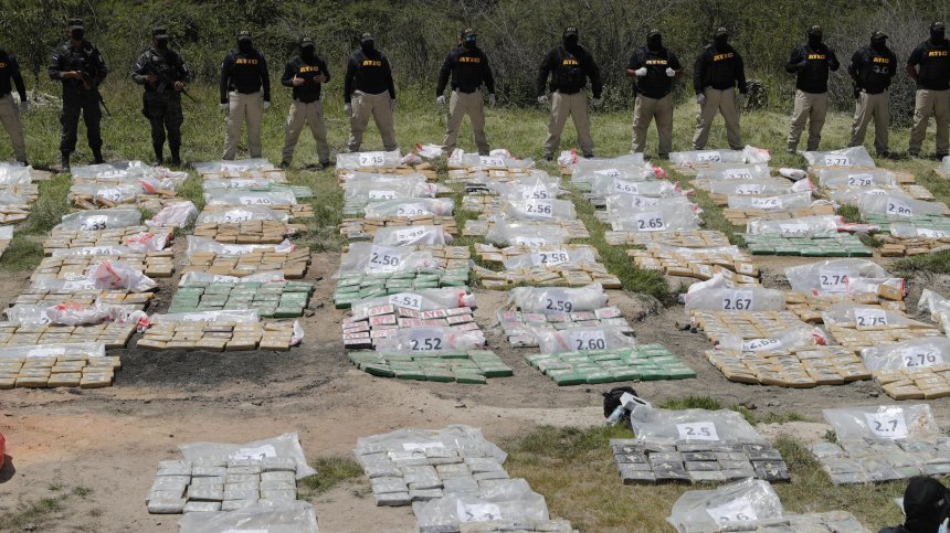 Наркотици се продават като топъл хляб, цените са изписани по блокове