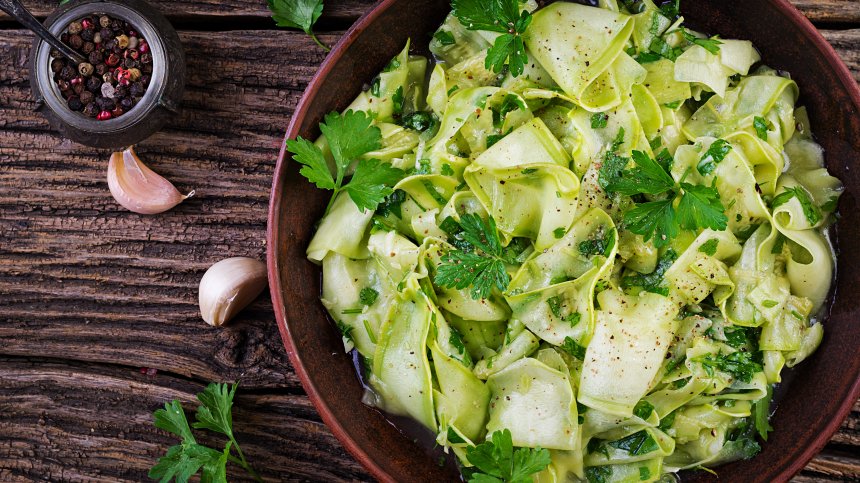 Рецепта от тефтера на баба: Тиквички-мезе с марината